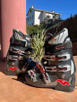 Pack Esquís Atomic + Botas Nordica+ Bastones Scott