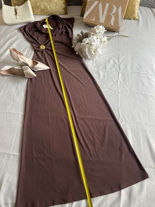 Vestido largo marrón Zara