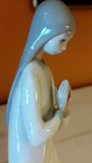 Figura de porcelana niña