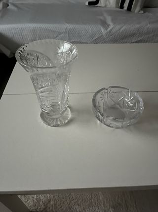 Cenicero y jarrón de cristal