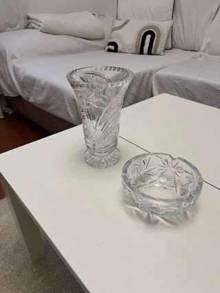 Cenicero y jarrón de cristal