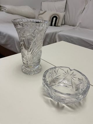 Cenicero y jarrón de cristal