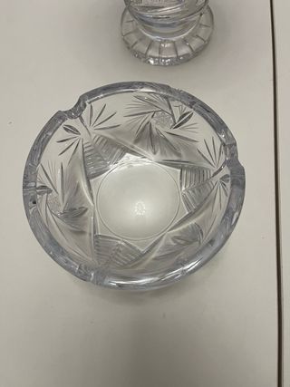 Cenicero y jarrón de cristal