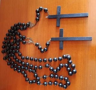 Antichi rosari in legno nero