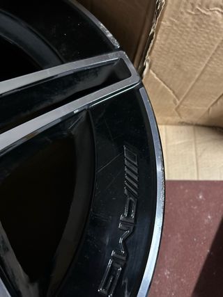 Una llanta Mercedes AMG 5 radios (Original)