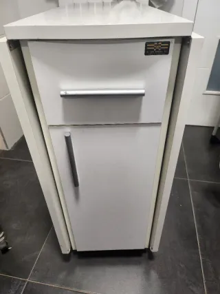 Mesa abatible con sillas