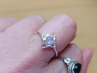 Anillo Nudo de Bruja Piedra Luna Ajustable