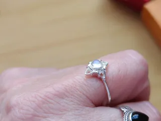 Anillo Nudo de Bruja Piedra Luna Ajustable