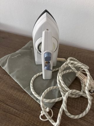 Plancha de viaje pequeña plegable Moulinex.