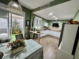 Casa adosada en venta en Utrera