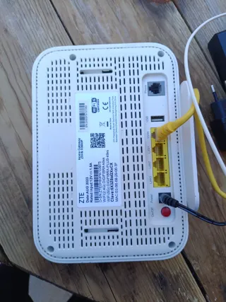 Router Digi ZTE + Cables