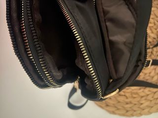 Mochila pequeña acolchada negra