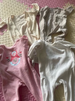 4 Pelele de bebé con pies