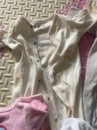 4 Pelele de bebé con pies