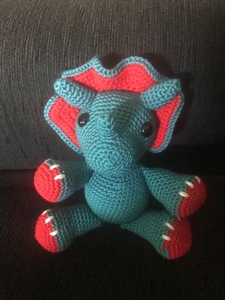 Triceratops amigurumi tejido