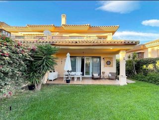 Casa pareada en venta en Calahonda en Mijas
