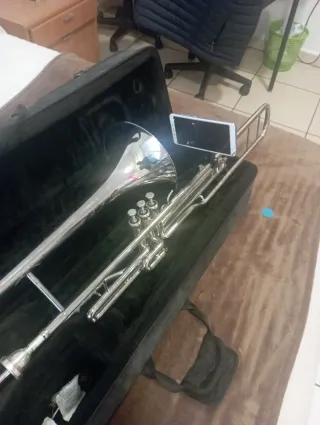 Atril para trombón de pistones