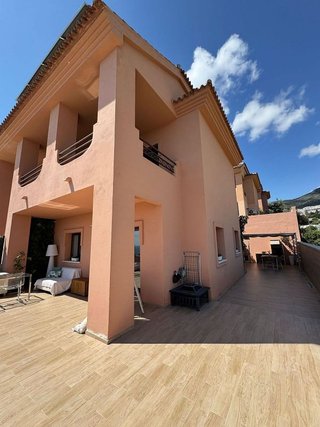 Casa adosada en venta en Zona el Higuerón en Benalmádena