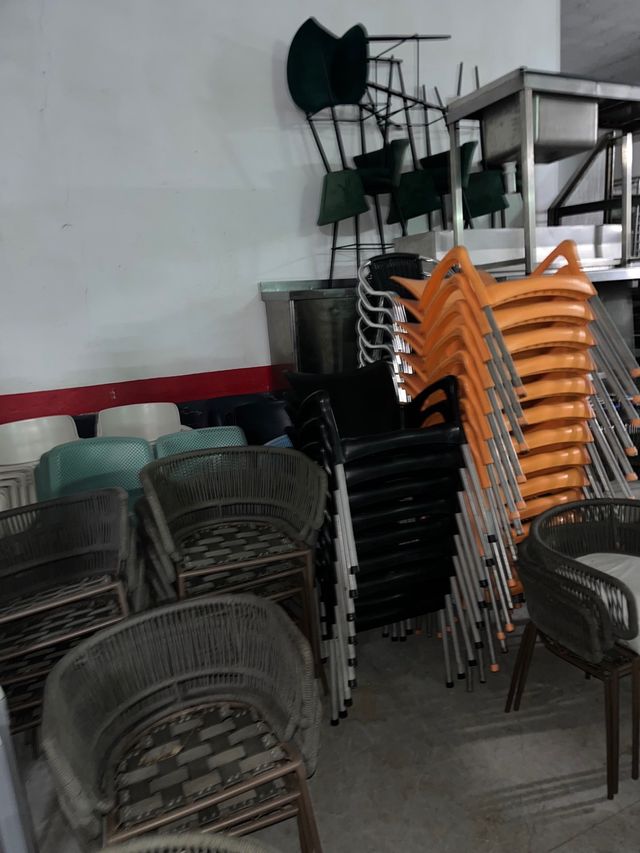 Sillas de terraza de madera 10€/unidad