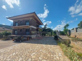 Chalet en venta en Vallirana