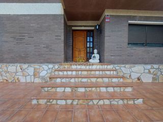 Chalet en venta en Vallirana