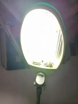 Lámpara de mesa verde