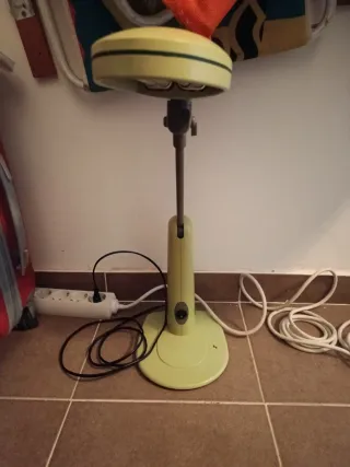 Lámpara de mesa verde