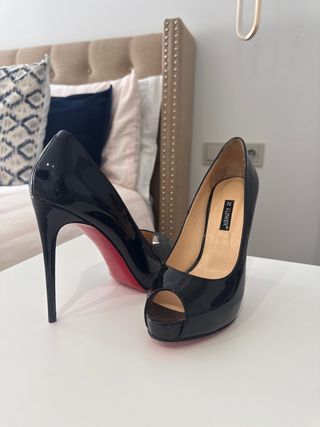 Zapatos de tacón negros sin estrenar