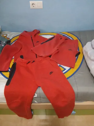 Conjunto deportivo Nike rojo
