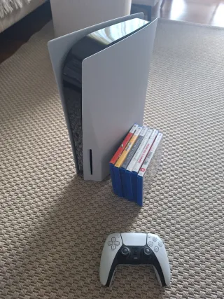 Consola PlayStation 5 con juegos