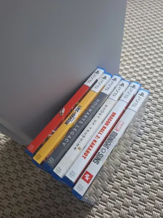 Consola PlayStation 5 con juegos