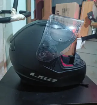 Casco integral LS2 negro mate