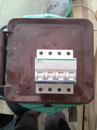 Interruptor Diferencial Schneider Electric