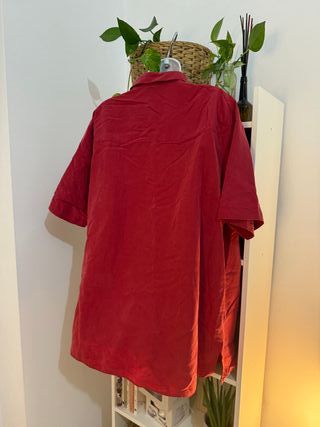 Preciosa camisa roja manga corta talla grande