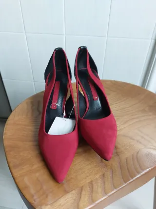Zapatos de tacón burdeos