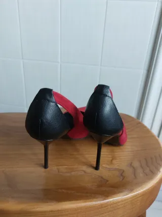 Zapatos de tacón burdeos