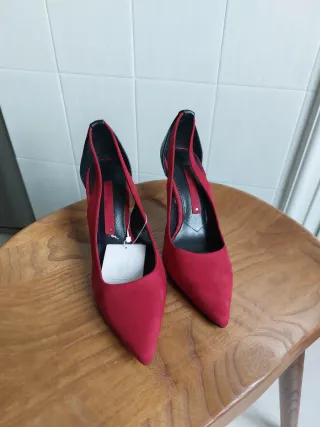 Zapatos de tacón burdeos