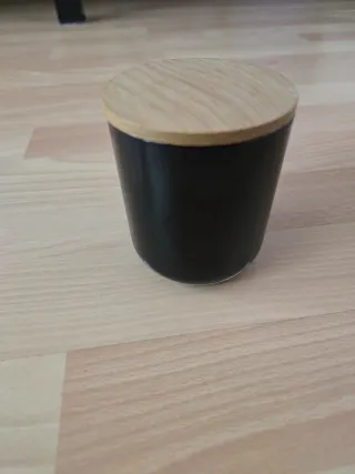 Cajita negra con tapa de madera