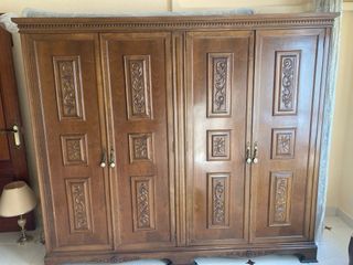 Guardaroba in legno massello