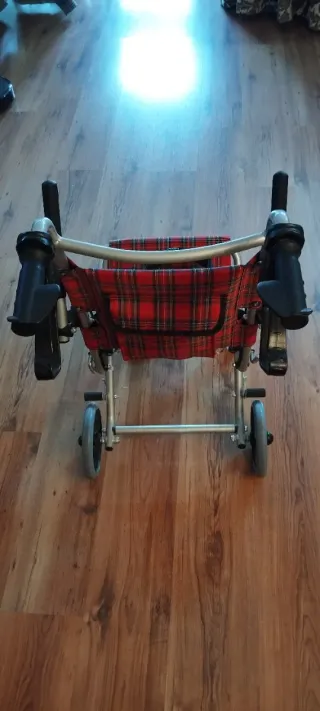 Silla ruedas transición con movilidad reducida