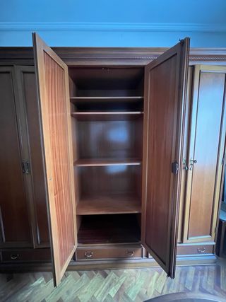 Armario de madera maciza 3 cuerpos.