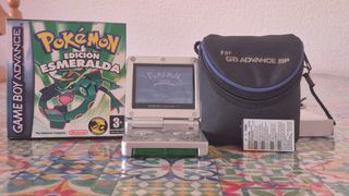 Pokémon Esmeralda Game Boy Advance SP