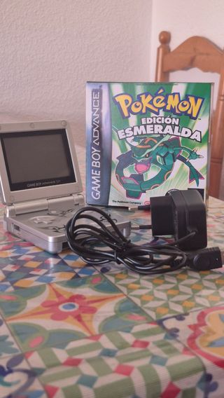 Pokémon Esmeralda Game Boy Advance SP