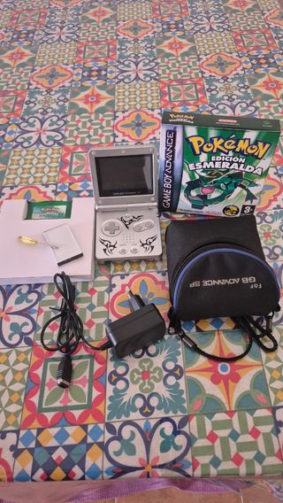 Pokémon Esmeralda Game Boy Advance SP