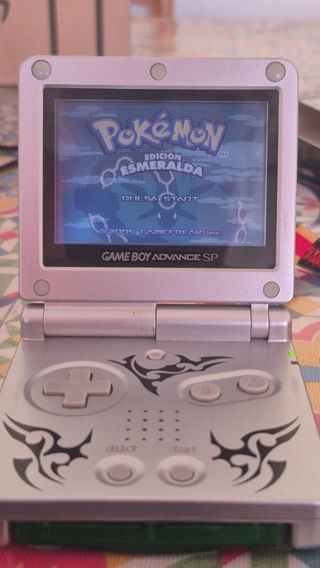 Pokémon Esmeralda Game Boy Advance SP