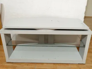 Mesa TV con estantes de cristal con base giratoria