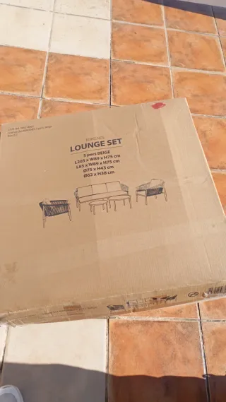 Mesa redonda de jardín blanca