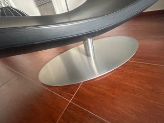 Sillón moderno negro y plateado