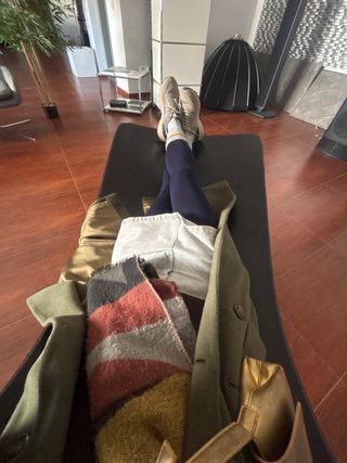 Sillón moderno negro y plateado