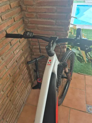 Bicicleta Eléctrica Blanca.  5 meses,poco uso